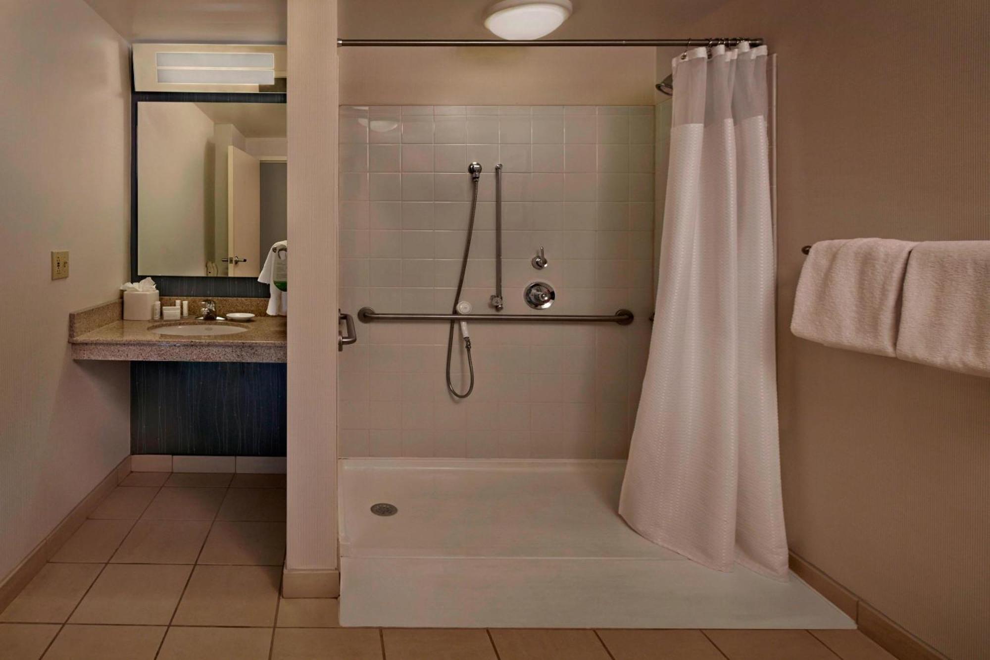 Courtyard By Marriott Providence Warwick Hotel Exterior foto