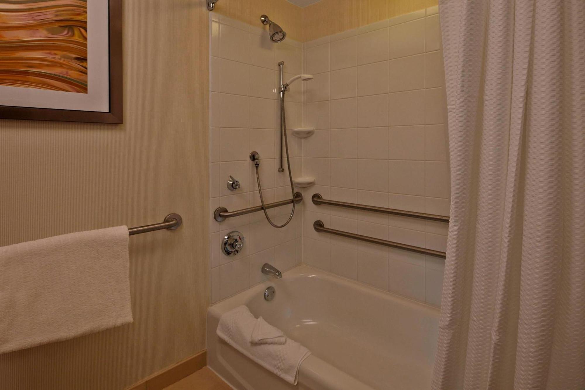 Courtyard By Marriott Providence Warwick Hotel Exterior foto