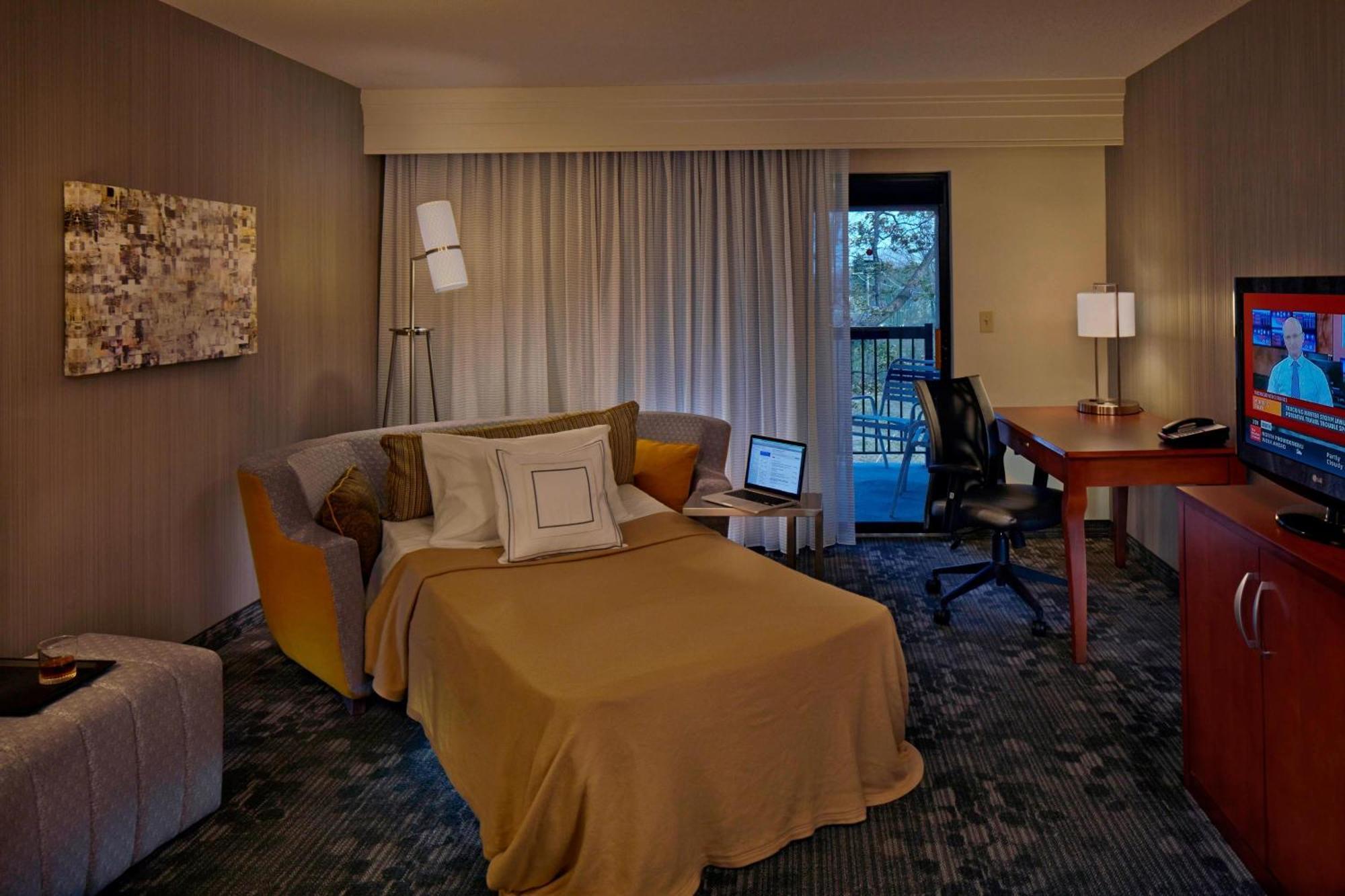 Courtyard By Marriott Providence Warwick Hotel Exterior foto