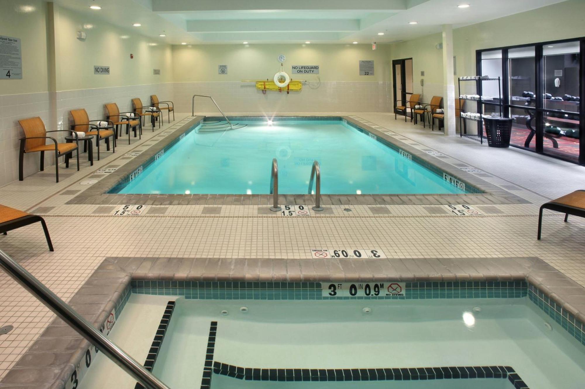 Courtyard By Marriott Providence Warwick Hotel Exterior foto