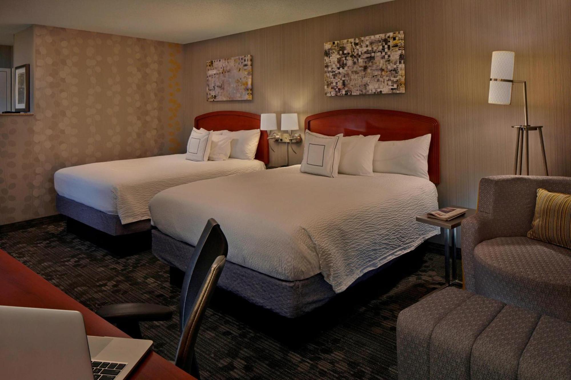 Courtyard By Marriott Providence Warwick Hotel Exterior foto