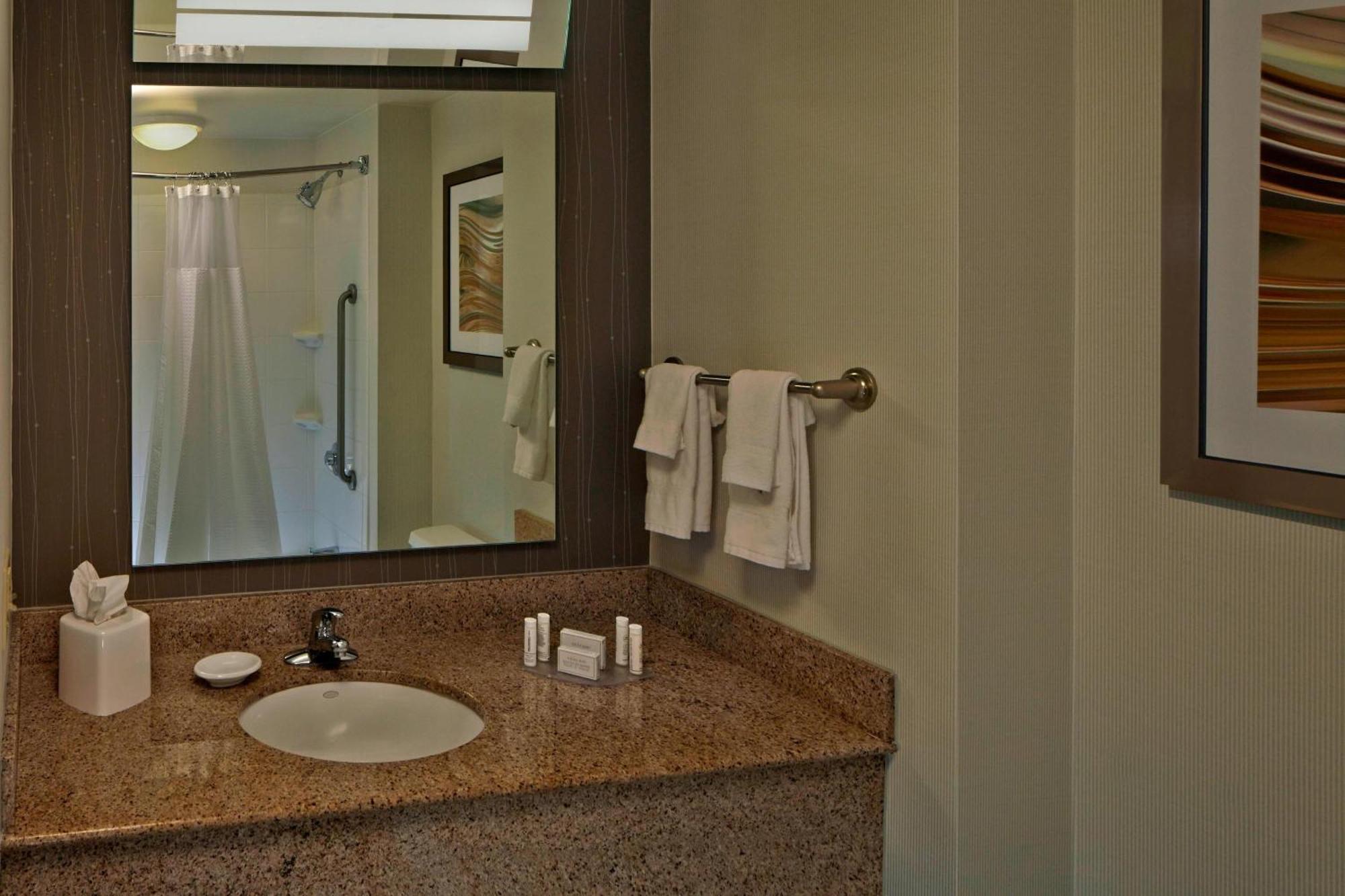 Courtyard By Marriott Providence Warwick Hotel Exterior foto